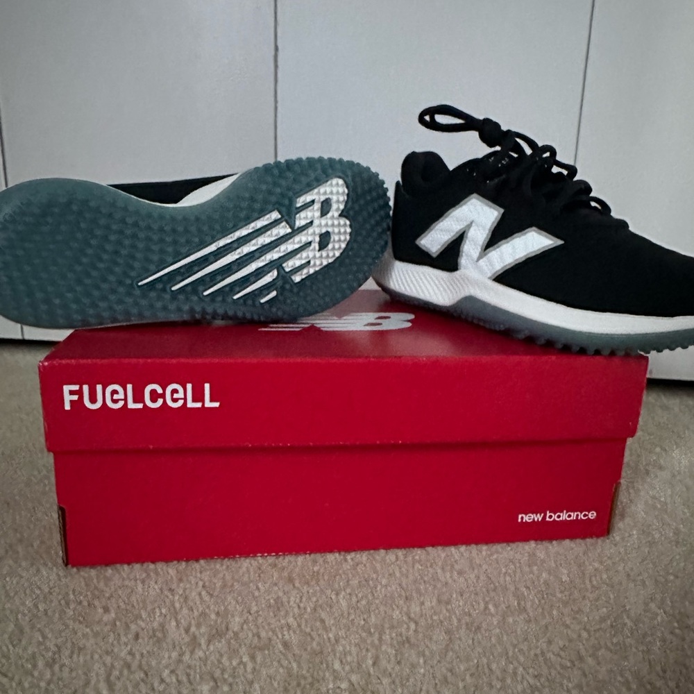 New Balance Women's FuelCell Fuse V4 Turf Trainer Softball Cleat